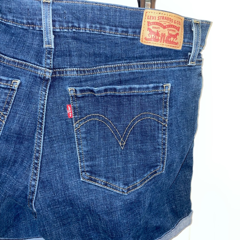 Levi’s mid rise denim shorts - Picture 4 of 4